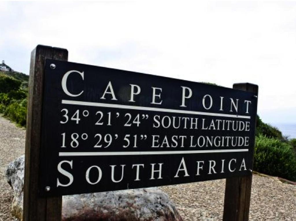 Penguinden - Load-Shedding Free Simonʼs Town Exterior foto